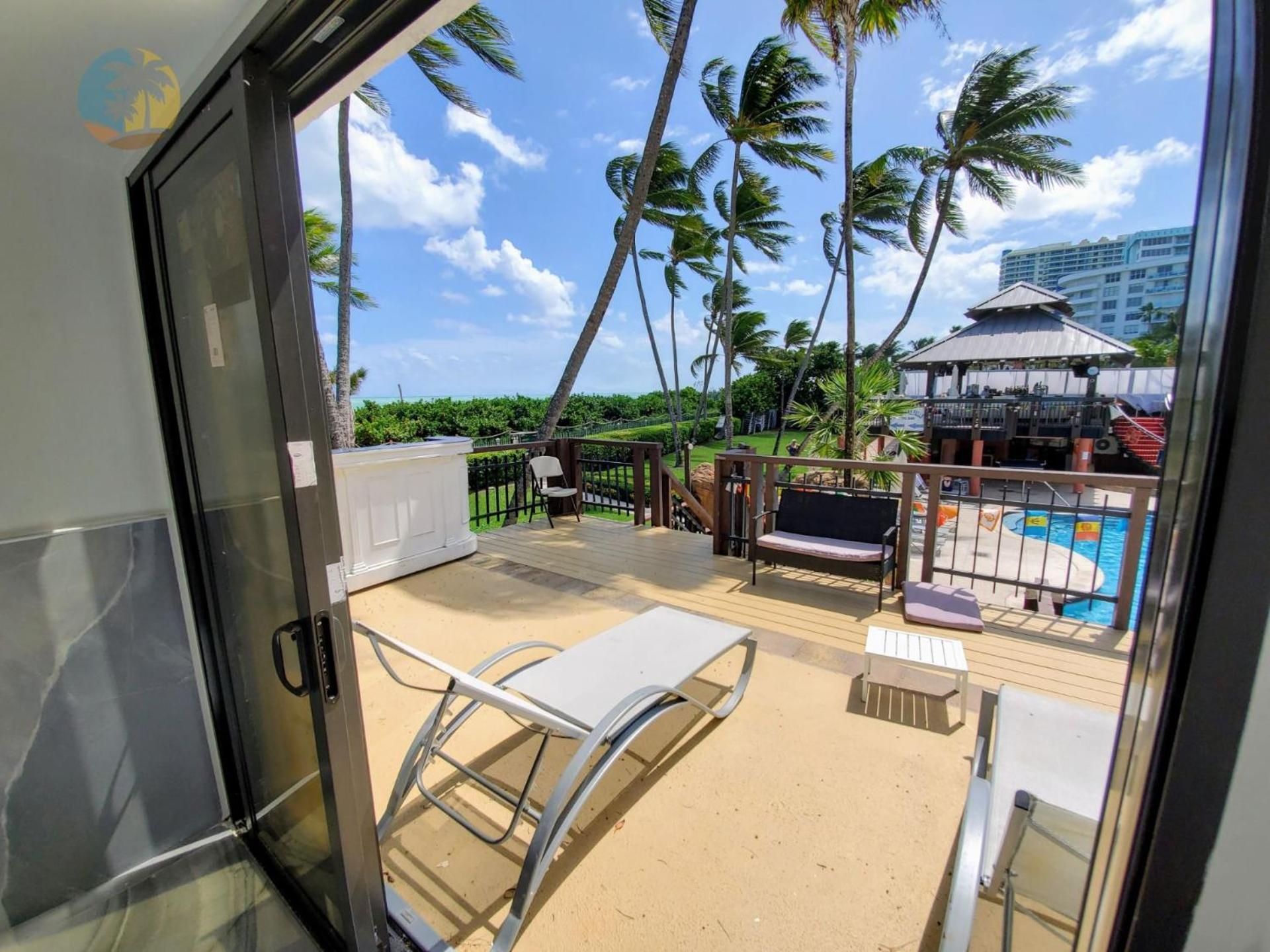 Deluxe Beach Resort - Hora Rentals Майами-Бич Экстерьер фото