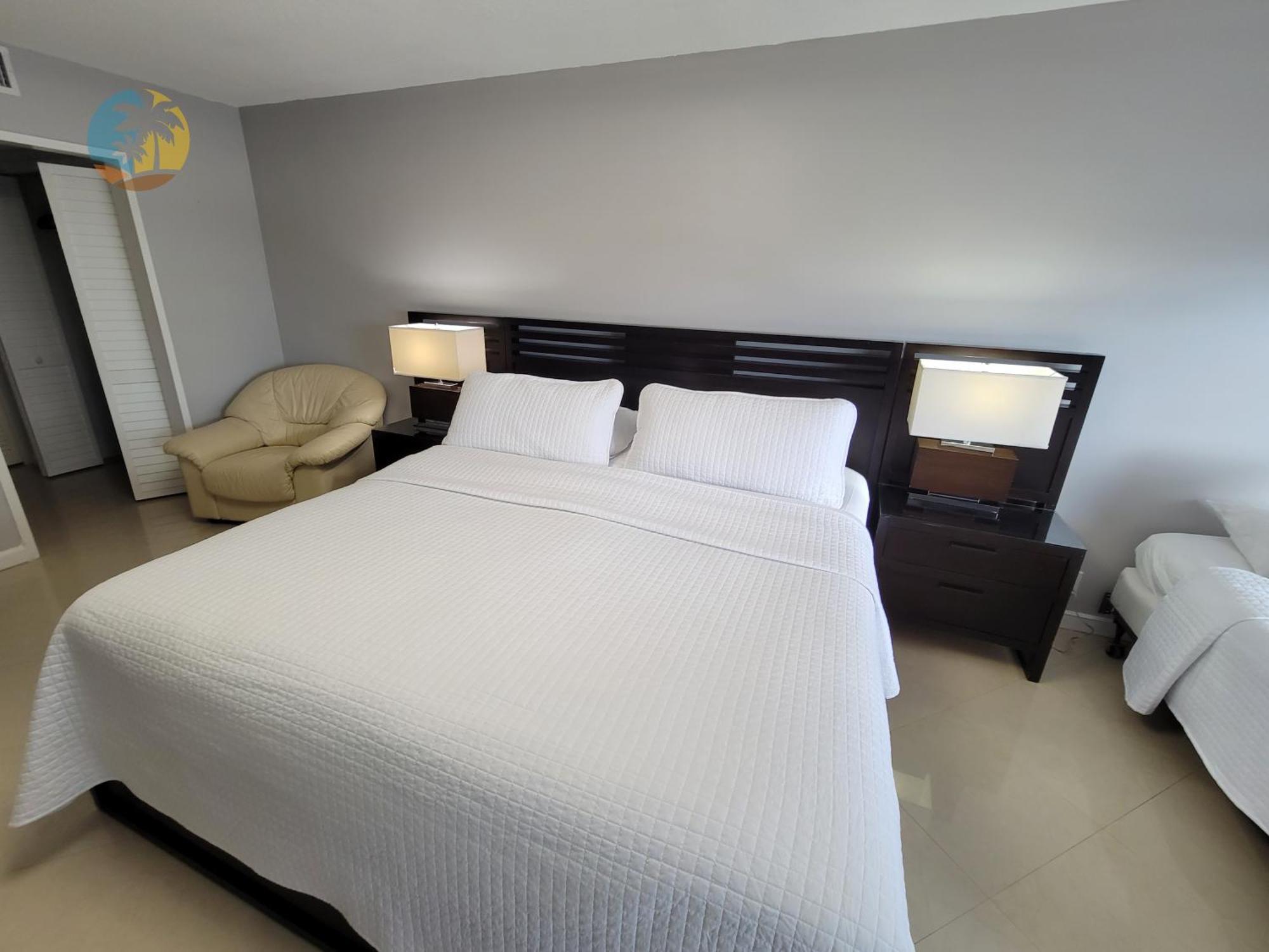 Deluxe Beach Resort - Hora Rentals Майами-Бич Экстерьер фото